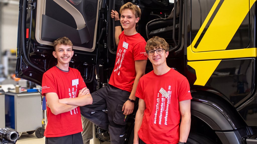 
										Carlo Portenier, Ivo Kr&auml;henb&uuml;hl und Le&oacute;n Taramarcaz (von links) traten bei der EuroSkills-Qualifikation gegeneinander an. Foto: AGVS-Medien
									