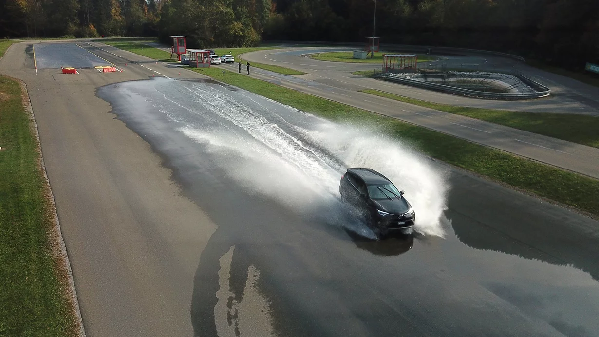 
										Der TCS feiert sein erstes Fahrtrainingszentrum
									