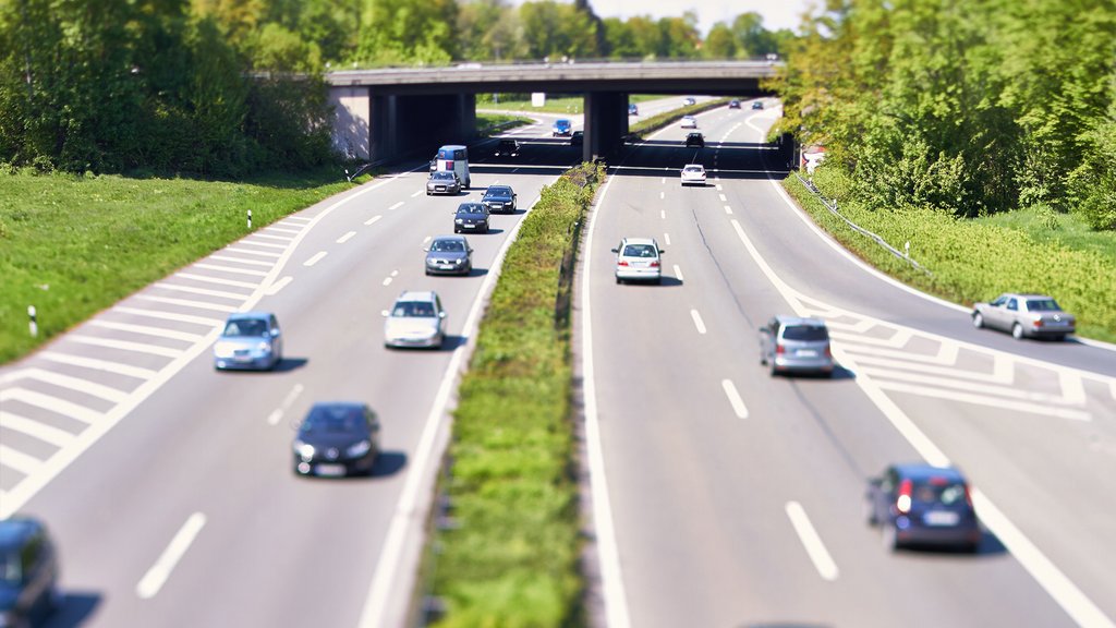 
										Schieflage zwischen Schiene und Strasse
									