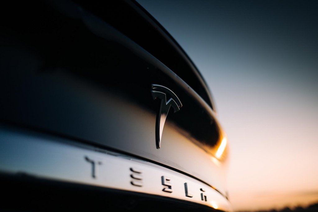 
										Tesla-Modelle geh&ouml;ren auf Autoscout24 zu den meistangefragten E-Autos. Bei Neuwagen sind neuerdings auch chinesische Marken stark gesucht. Foto: Autoscout24
									