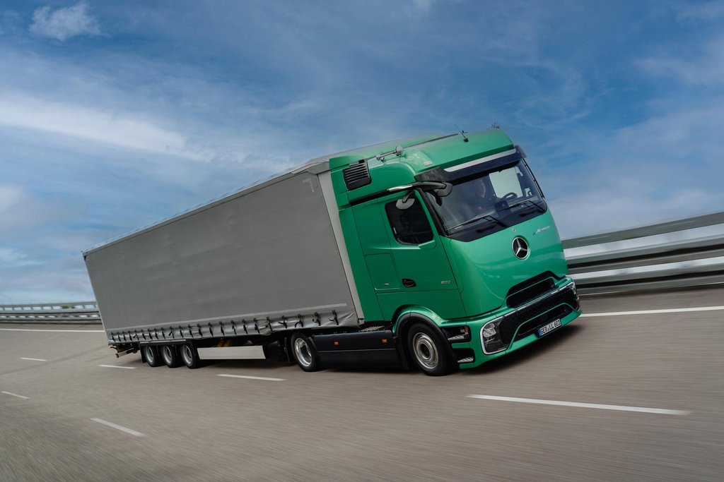 
										Sempre pi&ugrave; veicoli utilitari di nuova generazione (come questo Mercedes eActros) funzionano esclusivamente a trazione elettrica. Foto: Daimler Truck 
									