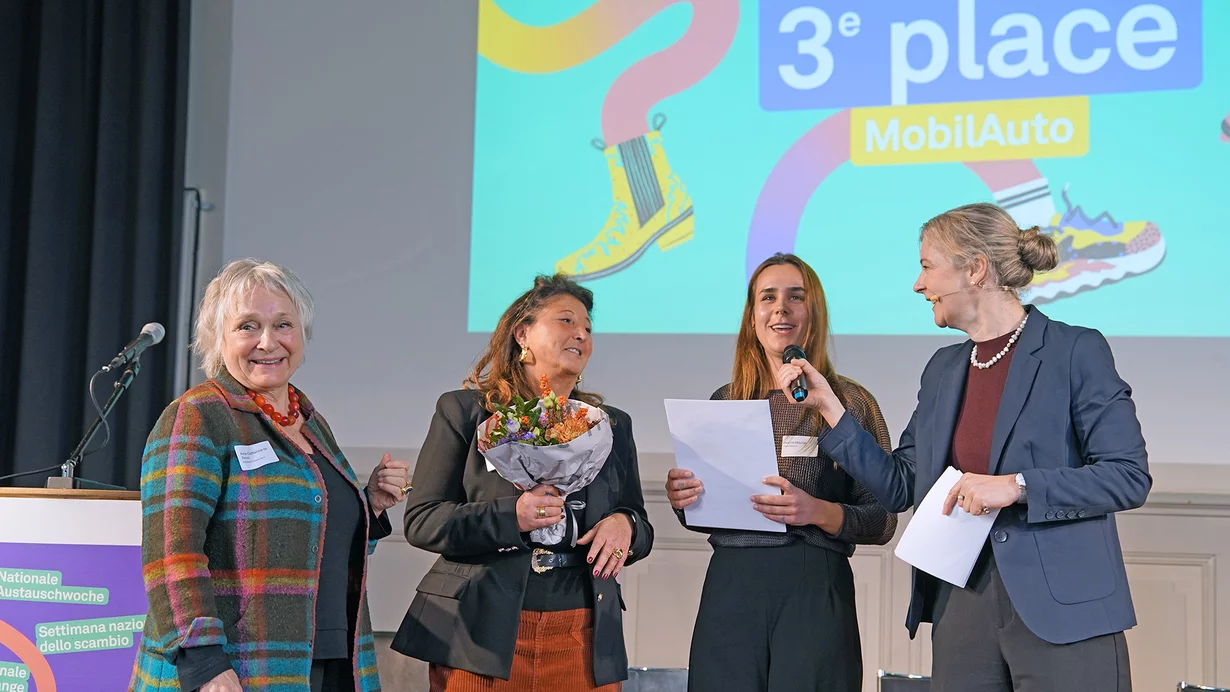 
										Penser au-del&agrave; des fronti&egrave;res linguistiques
									