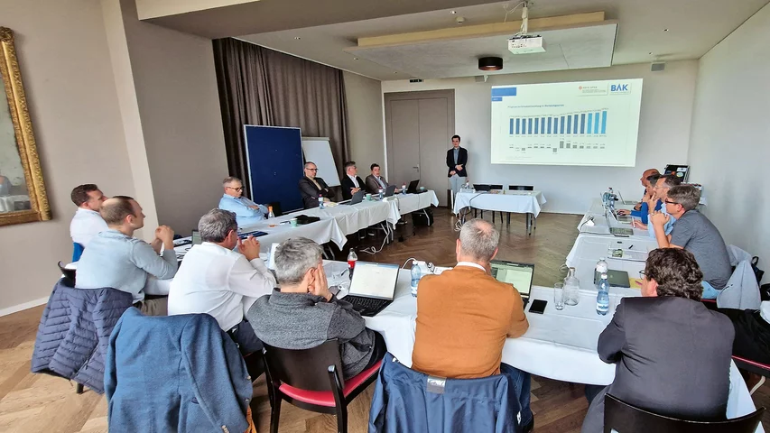 Schweizer Autogewerbe bleibt in Wartestellung