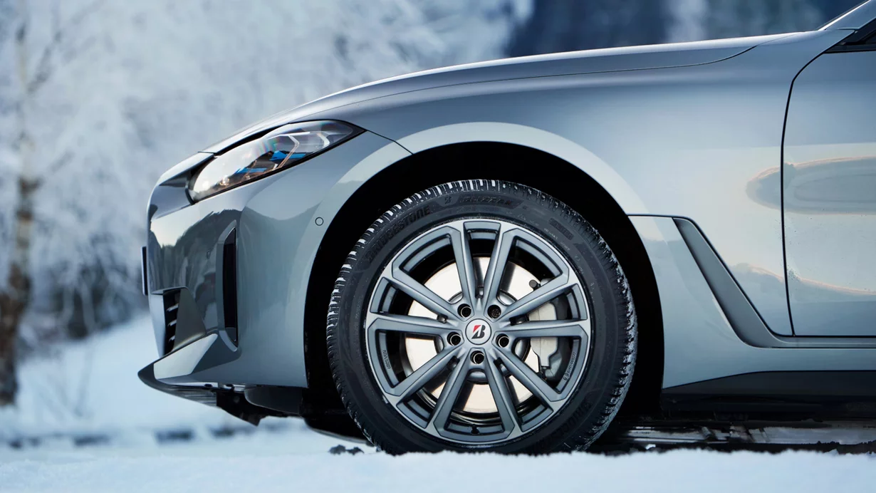 
										Bridgestone Blizzak 6 sichert sich den Testsieg im Auto Bild sportscars Winterreifentest 2025
									