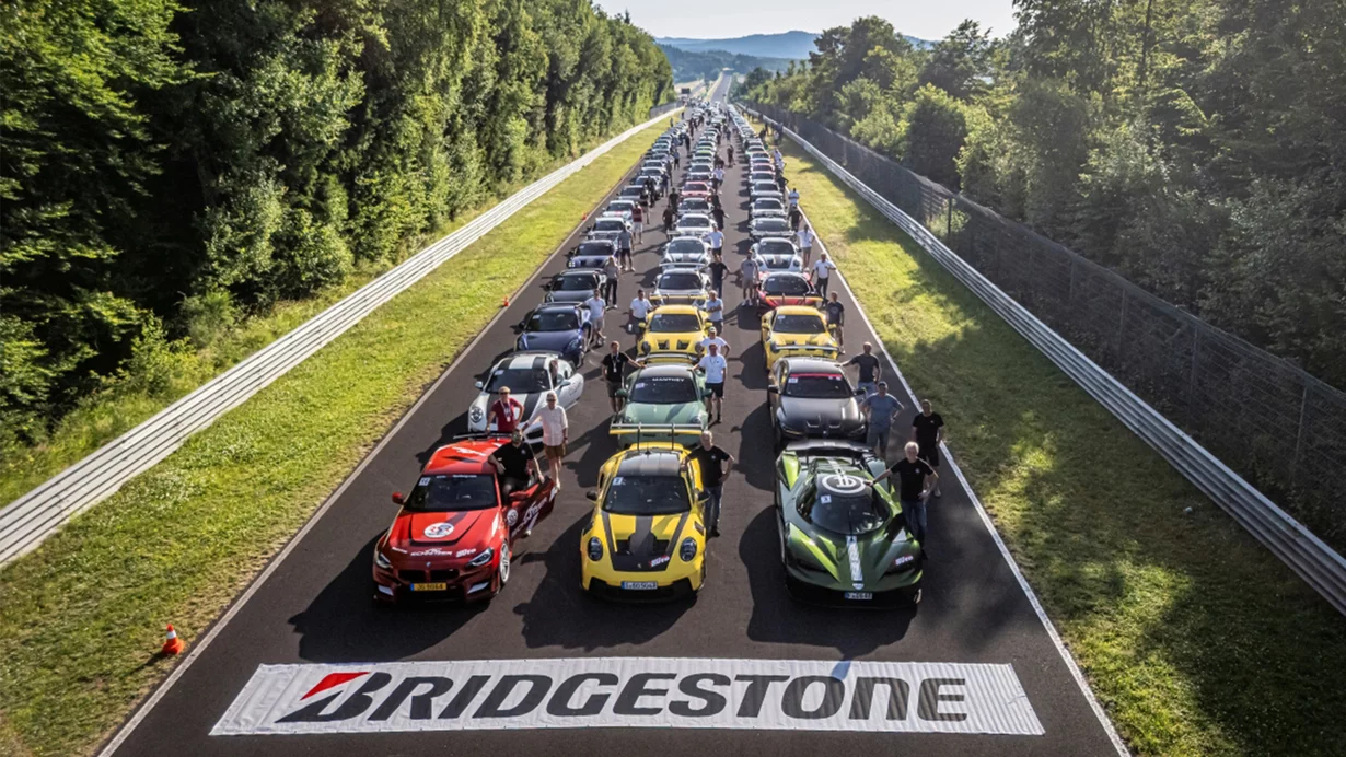 
										Ultra-High-Performance zum Sport Auto Perfektionstraining 2025
									