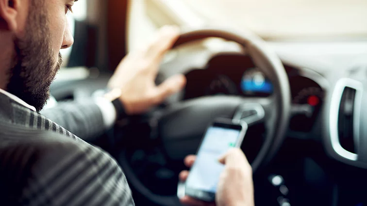 
										Handy am Steuer: Gefährlich und nicht ohne Folgen
									