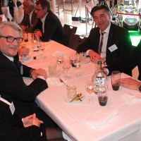 v.l. Madeleine und René Degen (AGVS Zentralvorstand), Markus Aegerter (AGVS) und Daniel Riedo